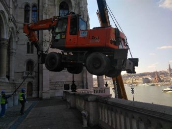 Országház, Duna-parti terasz – Zsilipakna